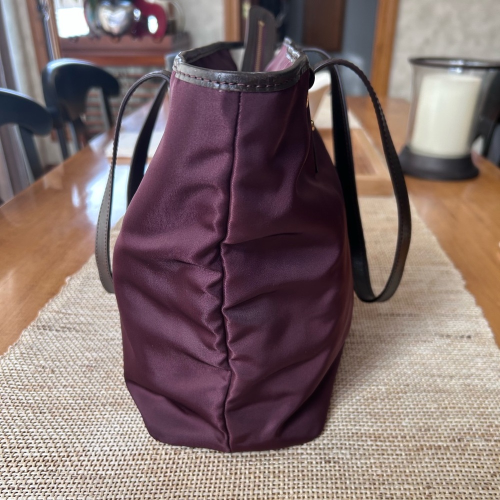 Ralph Lauren Bordeaux Red Nylon w/Tan Cotton Lining Zip Top Medium Shoulder Bag. - Picture 3 of 8